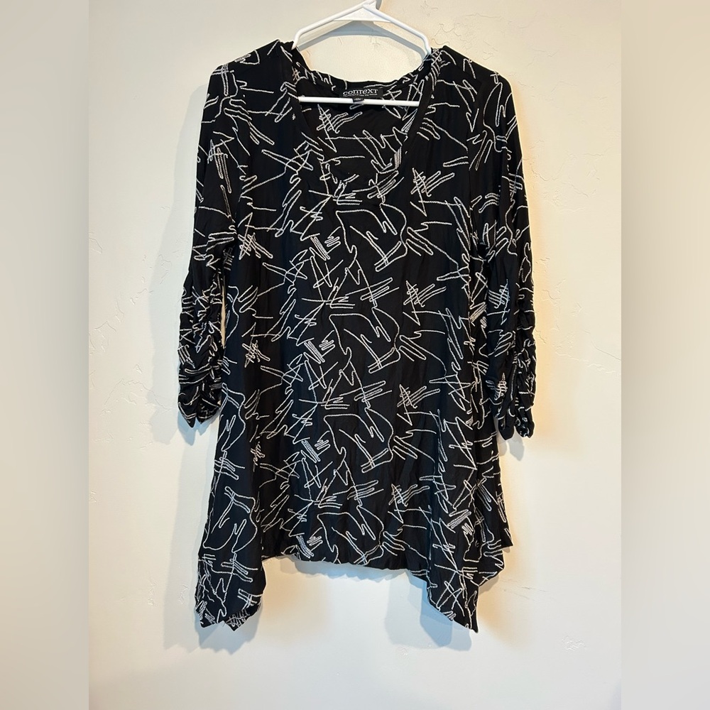 Context Lord & Taylor Black and White Embroidered Geometric Tunic Top Size L